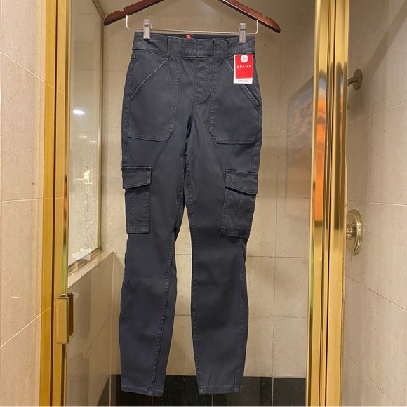 SPANX Women's Twill Ankle Cargo Pants in Washed Black size S Petite NEW - Picture 4 of 9